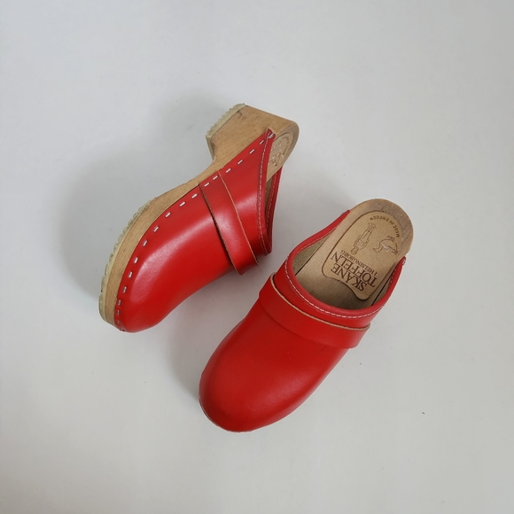 SOLD! Skane Toffeln red leather clogs wooden Sweden sz 2 - Picture 1 of 4